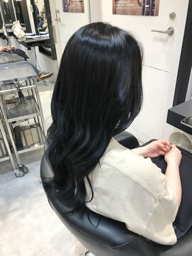 ニーフ 恵比寿(neaf) レイヤー　ブルーブラック　くびれ　ブルーカラー
