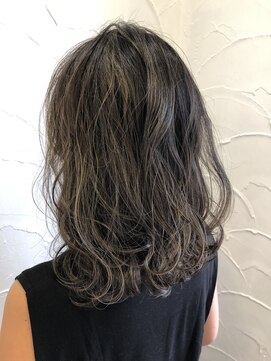 アン(Hair make un) ハイライトカラー×カーキグレージュ