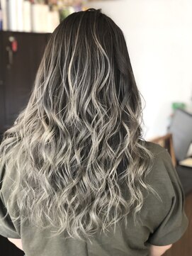 ラビス 浦和(Lovis) 魅力倍増カール/セミディ/シアーカラー/ダークアッシュ/姫カット