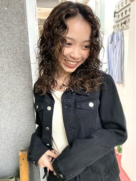 フィン(fin,) Ayato/美髪/ホワイトグレージュ/ネビージュ/こなれミディ/パーマ