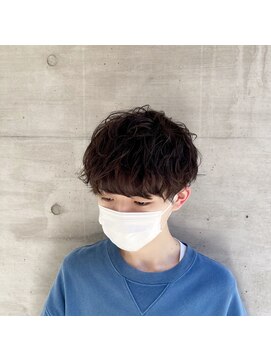 アッシュタカサキ(ash takasaki) スパイラルパーマツイストパーマアップバング短髪メッシュ