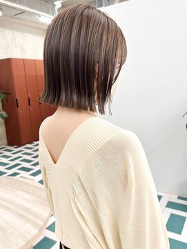 ノエ(noe) 外ハネボブ×オリーブベージュ