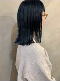ネイビーブルー×ミディアムボブ