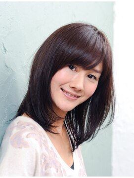 ヘアーラウンジ エゴ(Hair Lounge EGO) 大人世代に人気 なびくように軽やかなレイヤーロブ