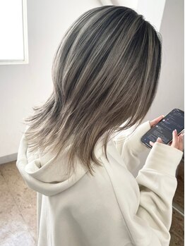 リルア 博多(LIRUA)の写真/"抜群のコスパとトレンド,高い技術力"のLIRUA.☆カット＋オーガニックフルカラー¥6500！お得にキレイに♪