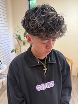 シフト(SHEEFT)&nbsp;波巻きパーマ 刈り上げツーブロックマッシュ メッシュ