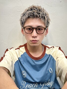 ボタンヘアー 日吉(BoTaN HAIR) ハイトーン/束感ショート/ブリーチ/ツイスパ/アップバング/日吉