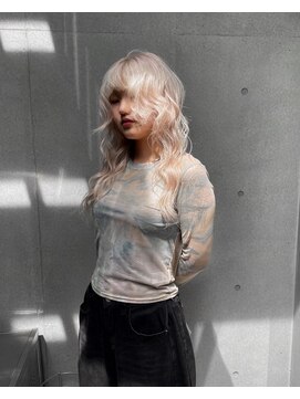 ヴァーディ オモテサンドウ(Vardy omotesando) white/ホワイトブリーチ 白 ブロンド