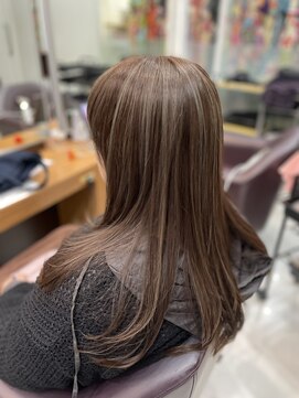 オリーブカラーで白髪もおしゃれに！！