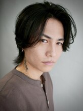 大人の色気漂うフェザーウルフ