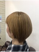 ショートボブ　ハイトーン