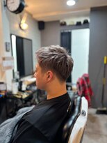 ザ ブライト バーバー(The BRIGHT BARBER)&nbsp;アッシュグレージュ ツーブロ 下3mm