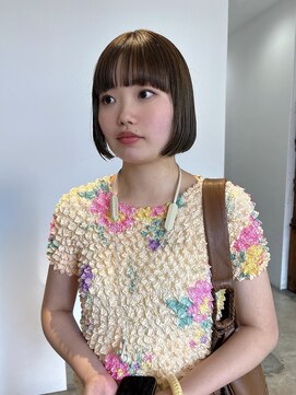 ヘアーアイストゥーレ(HAIR ICI TRE) ボブ　オリーブベージュ　夏カラー　ストレートパーマ　ミニボブ