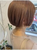 ショートボブ×ピンクベージュ