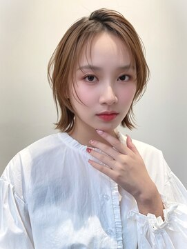 ヴェイン 渋谷(vain) 抜け感　アッシュベージュ　透明感　外ハネ　大人ショートヘア