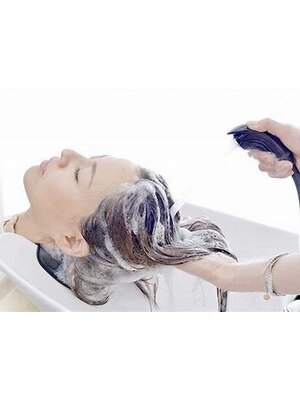 【大崎/五反田】頭皮の汚れを除去し、美しい髪へ!頭皮環境を整え、髪に艶とハリを与えてくれるヘッドスパ♪