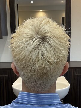 ヘアクリニックカルム 日暮里(Hair Clinic Calme) 抜きっぱなしショート　ブロンドヘア　金髪ショート