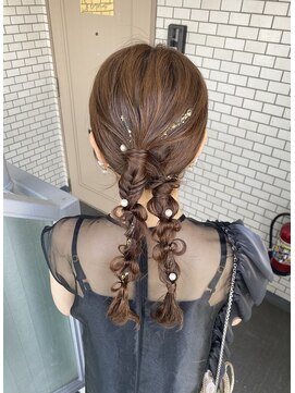 ソノ(sono) 編み下ろし　ツインアレンジ　編み下ろしツイン　参列ヘア