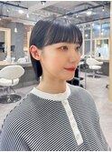 暗髪カラー×耳掛けボブ