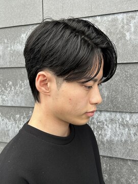 ヒュイル バイ ニアウ(Hwyl by Niau) メンズマッシュセンターパートスパイラルパーマニュアンスパーマ