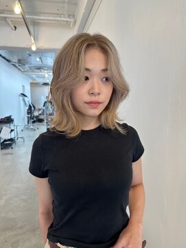 メゾンアメリナンバーツー(Maison Amelie N°2) 似合わせカット　ブリーチ　ハイトーン　顔まわりレイヤー