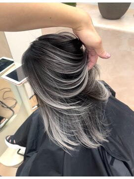 ヌエン 渋谷(NU/EN) シルバーバレイヤージュ