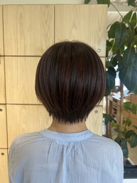 アドラーブル 万代店 (adorable) 透明感カットショートボブ軽やかボルドーブラウン