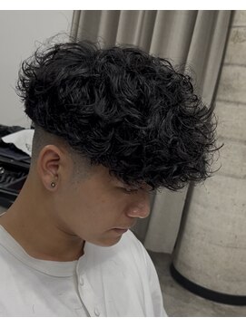 イーラ アメ村店(era) スペインカール　ツイストスパイラル眉カットメンズパーマ