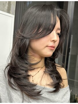 ヌエン 渋谷(NU/EN) ミディアムバタフライレイヤーカット/海外風ハイレイヤーカット