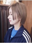 ペールベージュミルクティーグレージュ顔周りカットモード