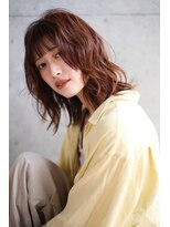 ファム(FAM)&nbsp;ミディアムレイヤー　コテ巻きパーマ　くせ毛　ベージュ　中目黒