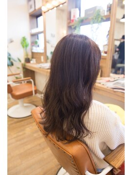 リル(Lilou) 【Lilou】大人可愛いフェミニンロング