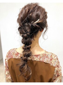アトリエ(Atelier) ワンポイントアクセでヘアアレンジ