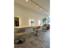 サローネウィズホワイト(salone with white)