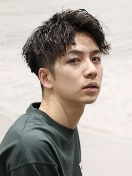 ヨシザワインク プレミアム 横浜 桜木町店(YOSHIZAWA Inc. PREMIUM) 波巻きツイストスパイラルアップバング刈り上げ理容室バーバー
