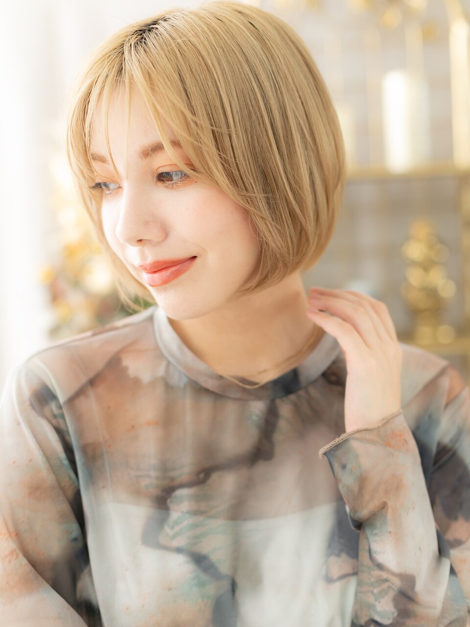 外国人風ハイトーンカラー丸みショートボブh3川口20代30代40代