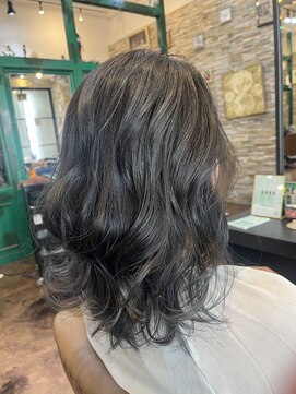 ヘアーラウンジ アンフィ 井土ヶ谷(Hair Lounge Anphi) ブルーブラック