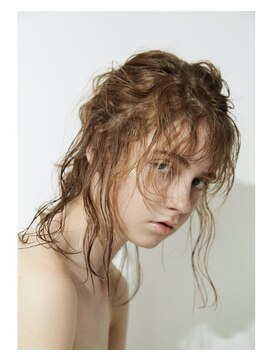 アトリエイトワ(atelier ittowa) 黒髪/クラゲヘアー/オリーブグレー/小顔/ココアベージュ