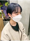 耳掛けショート、マッシュショート、ネイビーカラー、ブリーチ