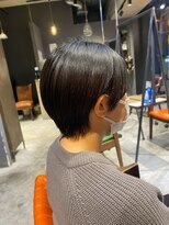 エミュー(emue)&nbsp;20代30代40代小顔ハンサムショート耳かけショートブルーブラック