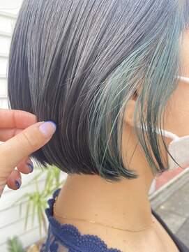 バズ(BUZZ) ボブとインナーカラー★フォレストグリーン★秋山