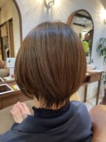 ヴィアンカ(Vianca)&nbsp;丸みショートボブ×白髪ぼかしハイライト