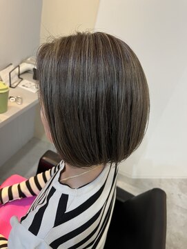 アイディール 心斎橋店(:ideal) 白髪もオシャレに見せるハイライトカラー