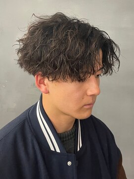 バース バイ ハピネス(BIRTH by happiness) ツイストスパイラルパーマ　センターパート　men'sパーマ