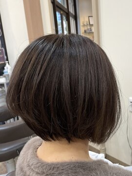 アルターリール(aL ter Rire) イメチェン/ホワイトブロンド/外ハネボブ/美髪/ワイドバング