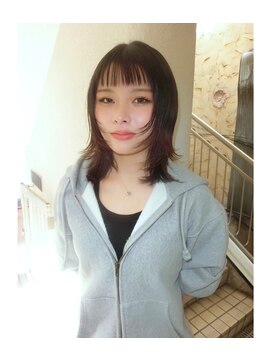 ノラ シブヤ(NORA) オン眉アシメハッシュカットミディアムレイヤーウルフカット