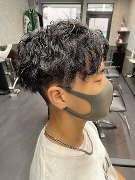 レベル 葛西店(LEVEL) スパイラルパーマ センターパート マッシュ メンズカット/葛西