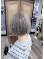 オールバイオー(Owl by oOo)&nbsp;透明感際立つシルバーボブ