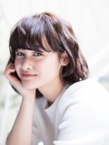 メイクス 表参道(MAKE'S omotesando)&nbsp;フラット&セミドライな質感のフロートウェーブ スタイル