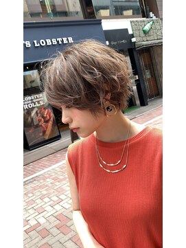 アヴァロン(AVALON) クセ毛風ランダムカールショート×イルミナサファリベージュ